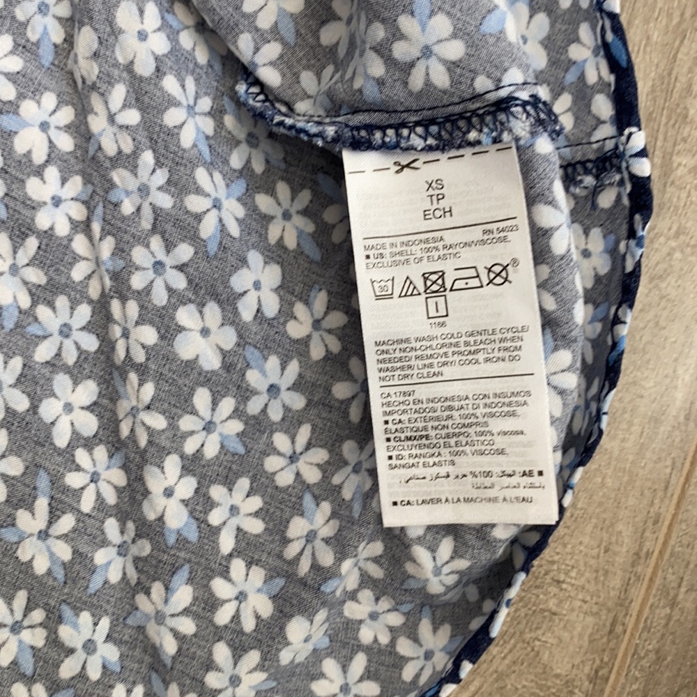 Women’s Old Navy cami navy floral dress - daisy - Picture 5 of 8